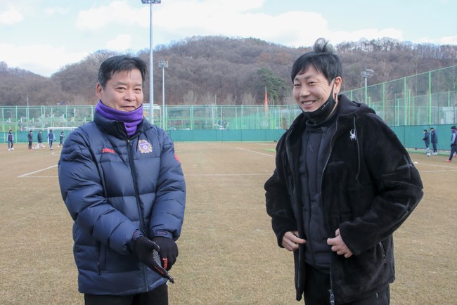 FC안양 이우형 감독(좌)과 송종국 어드바이저(우)