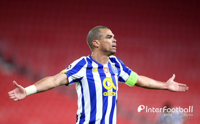 포르투의 베테랑 센터백 페페