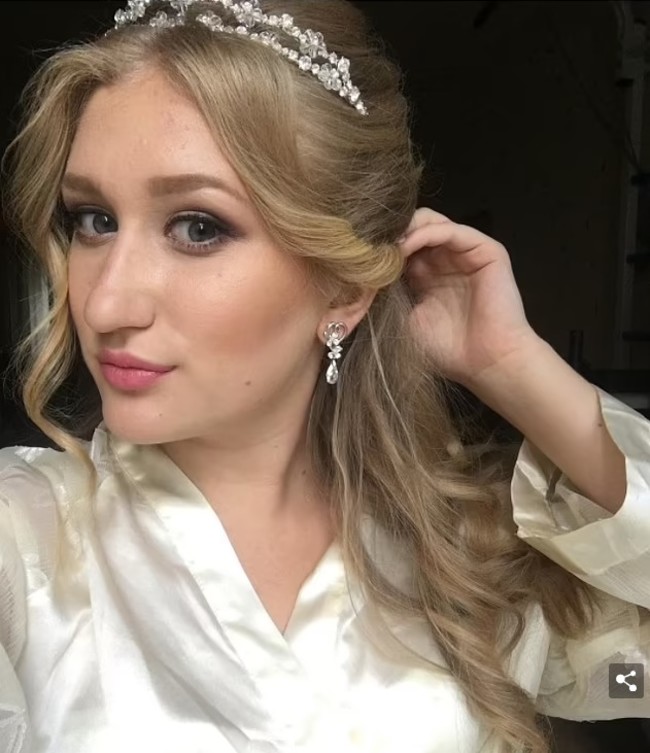 토니의 부인, 로나