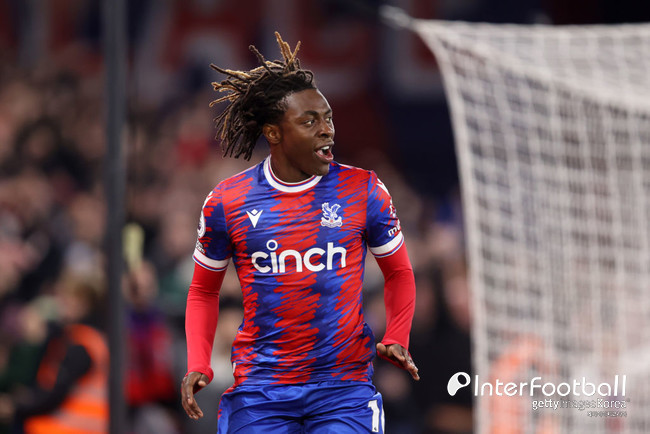 크리스탈 펠리스 에베레치 에제