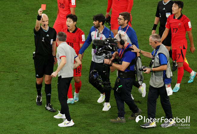 World Cup 2022: South Korea coach Paulo Bento suspended after red card in  Ghana clash - Footballghana