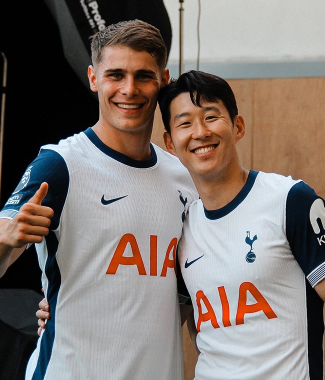 사진 = 판 더 펜SNS