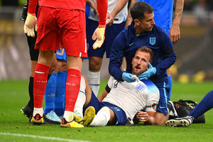 Kane, blood from the mouth during the header competition … Team “B Relegation” despite the fighting spirit