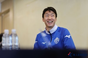 [오피셜] 광주-포항-충남아산서 뛴 송승민, 은퇴 선언! 충남아산 U-15 팀... - 뉴스 썸네일 이미지